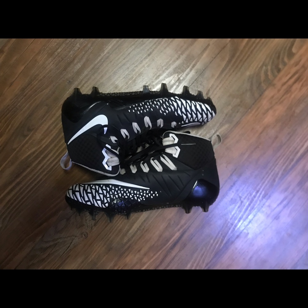 Men’s Nike football cleats. Size 9.5.